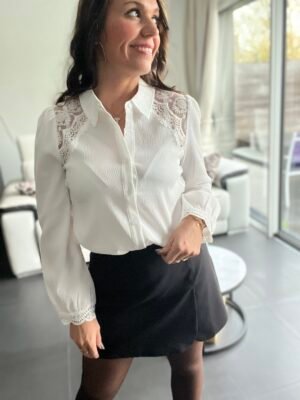 Chemise blanche avec épaules dentelle  - Modèle Katia