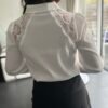 Chemise blanche avec épaules dentelle  - Modèle Katia
