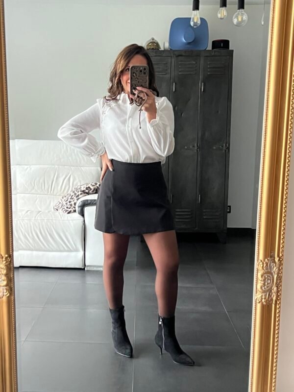 Jupe short portefeuille noire - Modèle Queen