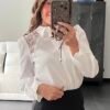 Chemise blanche avec épaules dentelle  - Modèle Katia