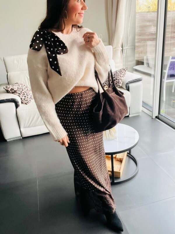 jupe longue marron à pois bas dentelle Jupe en soie petit pois avec dentelle
Marron - Modèle Jodie