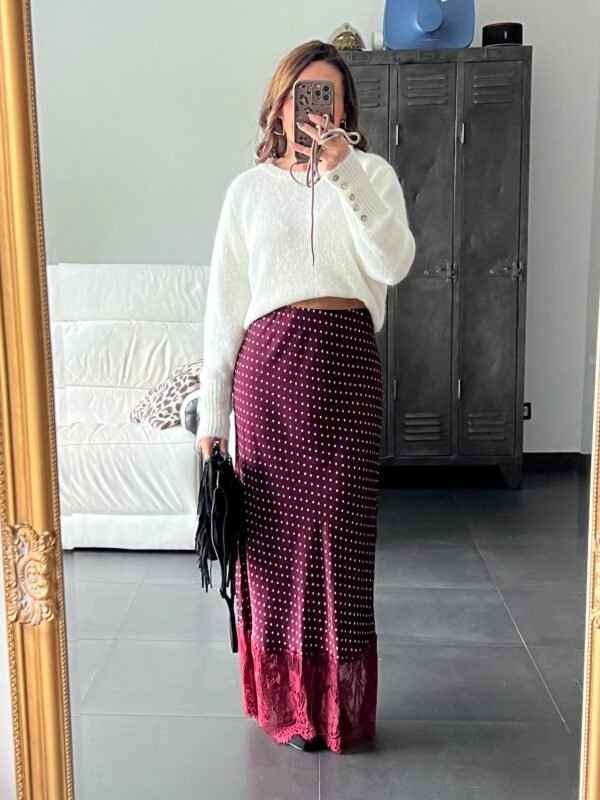 Jupe en soie petit pois avec dentelle
Bordeaux- Modèle Jodie
