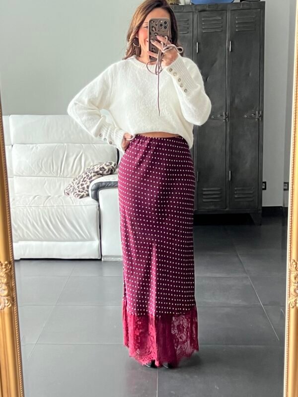 Jupe en soie petit pois avec dentelle
Bordeaux- Modèle Jodie