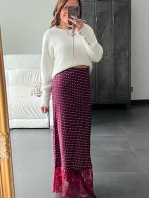 Jupe en soie petit pois avec dentelle
Bordeaux- Modèle Jodie