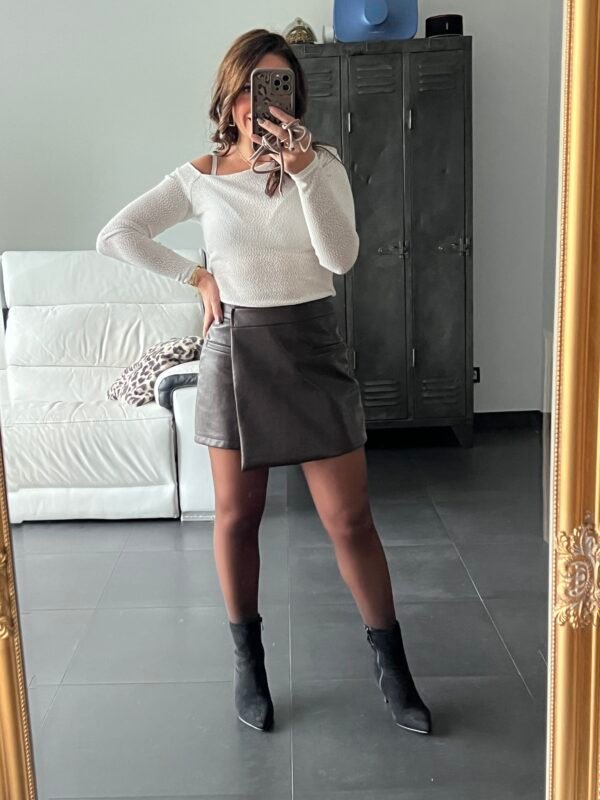 jupe short marron similicuir Jupe short similicuir marron - Modèle Rosalie