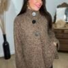 Manteau coupe cape en laine bouclée marron  – Modèle Justine