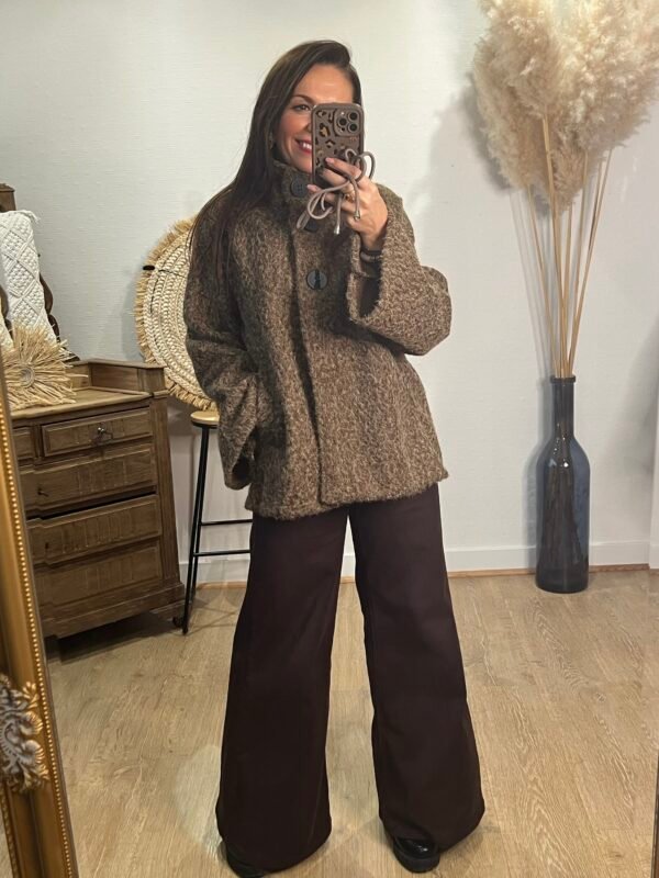 Manteau coupe cape en laine bouclée marron  – Modèle Justine