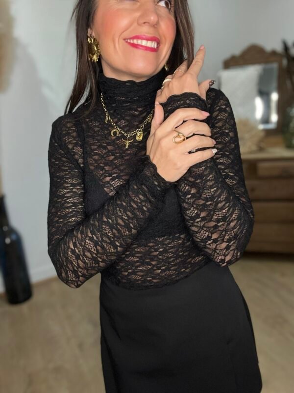 img_3841 Sous pull dentelle noir - Modèle Lara