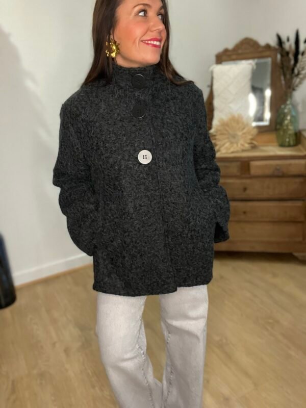 Manteau coupe cape en laine bouclée gris anthracite – Modèle Justine