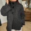 Manteau coupe cape en laine bouclée gris anthracite – Modèle Justine