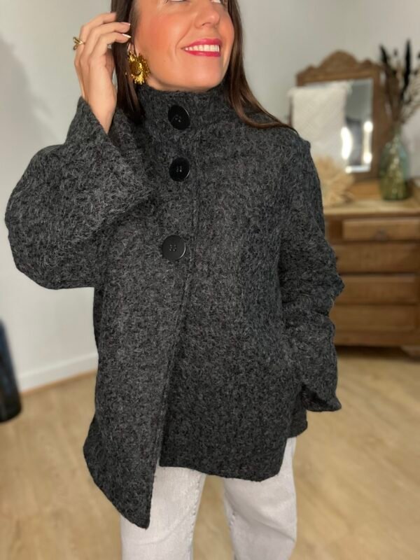 Manteau coupe cape en laine bouclée gris anthracite – Modèle Justine