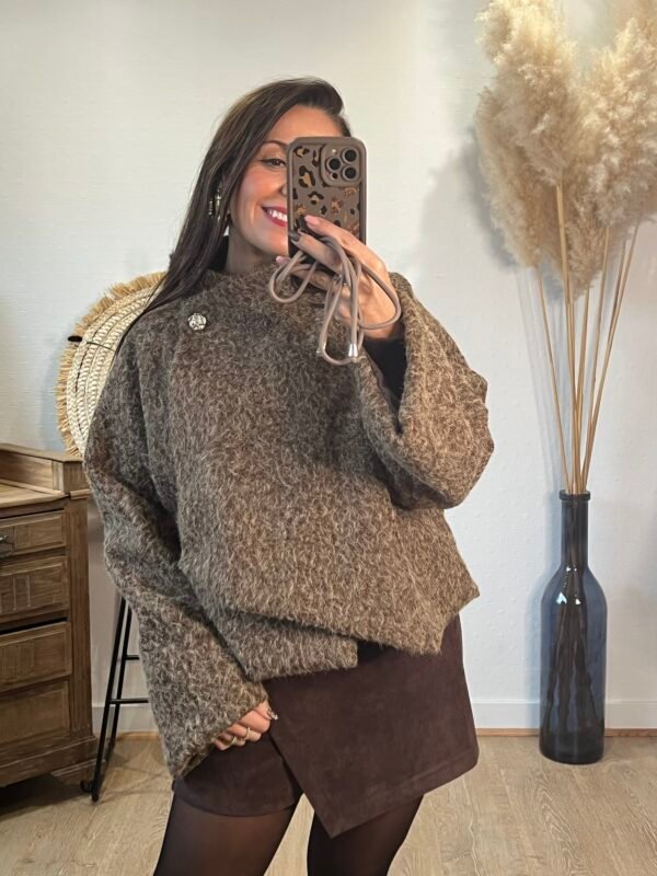Manteau court en laine bouclée marron  – Modèle Stephy