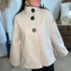 Manteau coupe cape en laine bouclée beige  – Modèle Justine