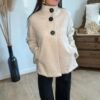 Manteau coupe cape en laine bouclée beige  – Modèle Justine