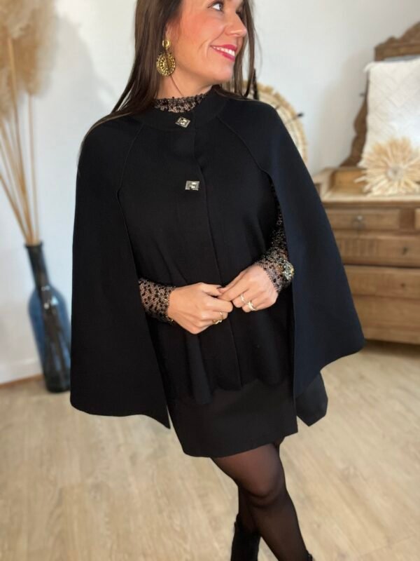 Pull cape poncho noir – Modèle Charly