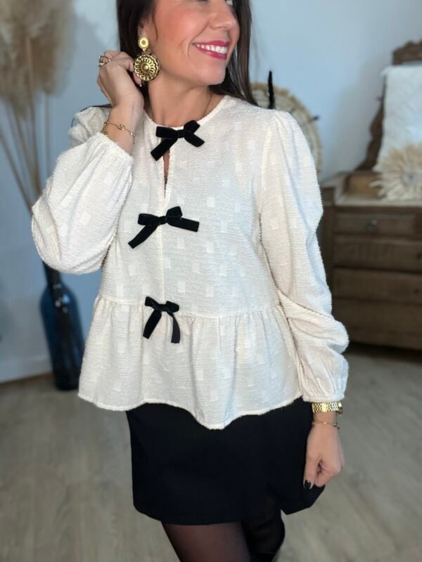 img_4640 Blouse pailletée à noeuds beige - Modèle Valentina