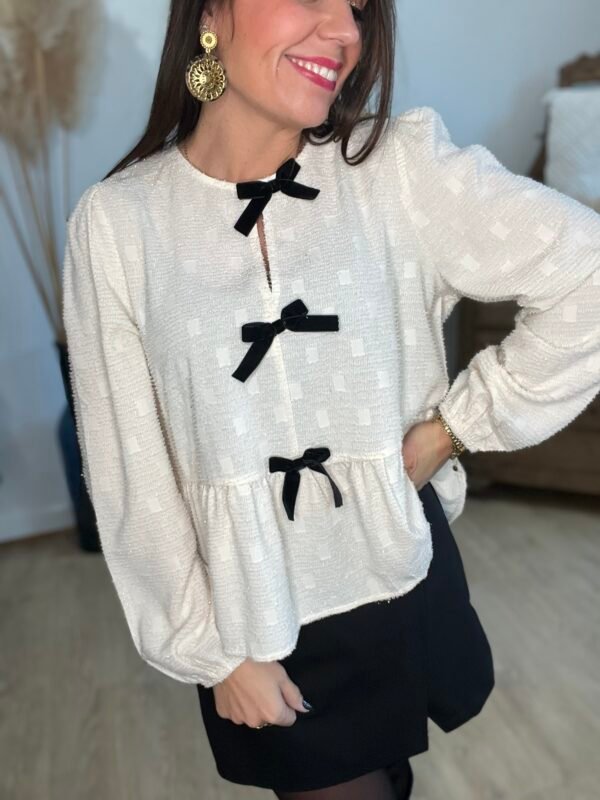 img_4642 Blouse pailletée à noeuds beige - Modèle Valentina
