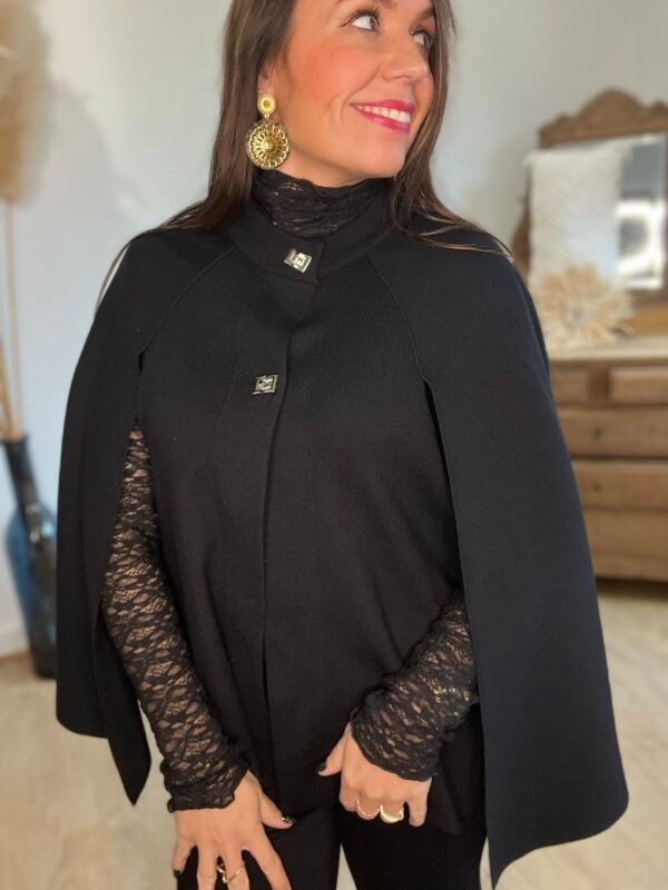 Pull cape poncho noir – Modèle Charly
