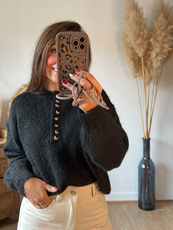 img_1813 Pull noir boutons dorés – Modèle Molly