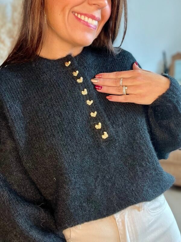 img_1824-2 Pull noir boutons dorés – Modèle Molly