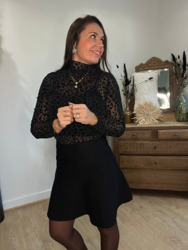 jupe évasée noire Jupe évasée noire - modèle Flynn