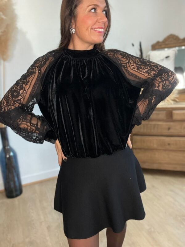 blouse velours noire Blouse velours manches dentelle noire - Modèle Aurélie