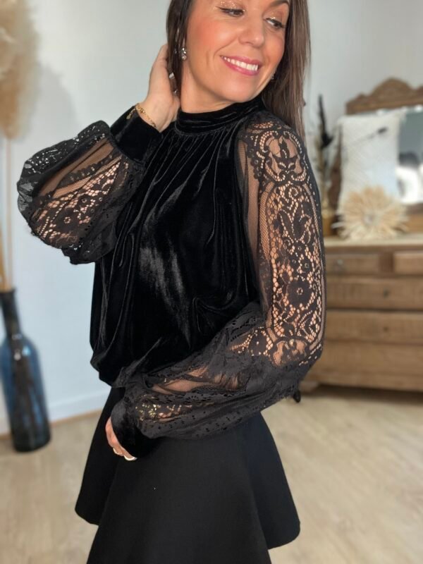 blouse noire velours et dentelle Blouse velours manches dentelle noire - Modèle Aurélie