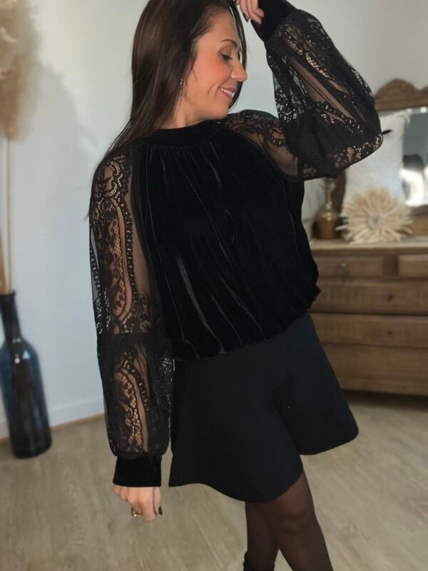 blouse velours et dentelle noire Blouse velours manches dentelle noire - Modèle Aurélie