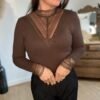 Top en maille avec dentelle décolleté et poignees Top en maille et dentelle marron - Lisou