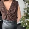 Top a sequins marron dos en V- Modèle Shine