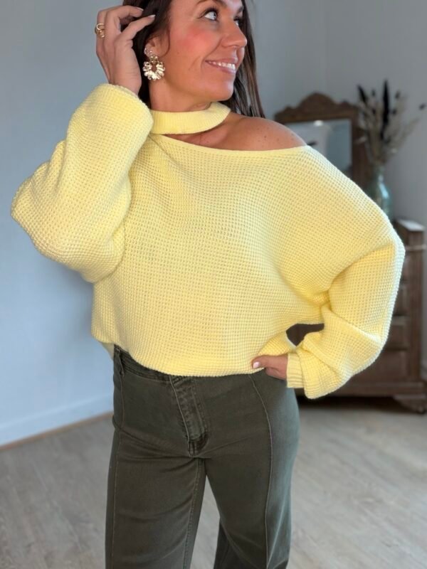 Pull jaune épaule dénudée – Modèle Lalie