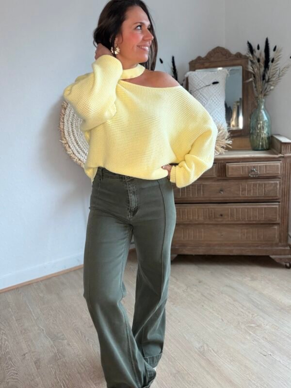 Pull jaune épaule dénudée – Modèle Lalie