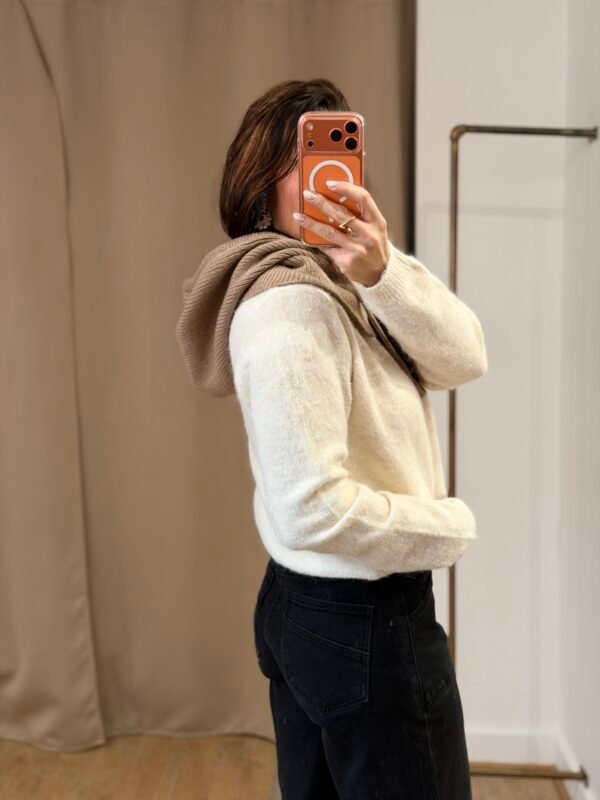 img_0968-2 Cagoule en maille taupe – Modèle Nancy