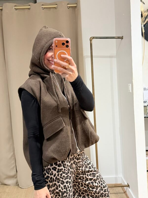 img_1130-2 Cagoule en maille marron – Modèle Nancy