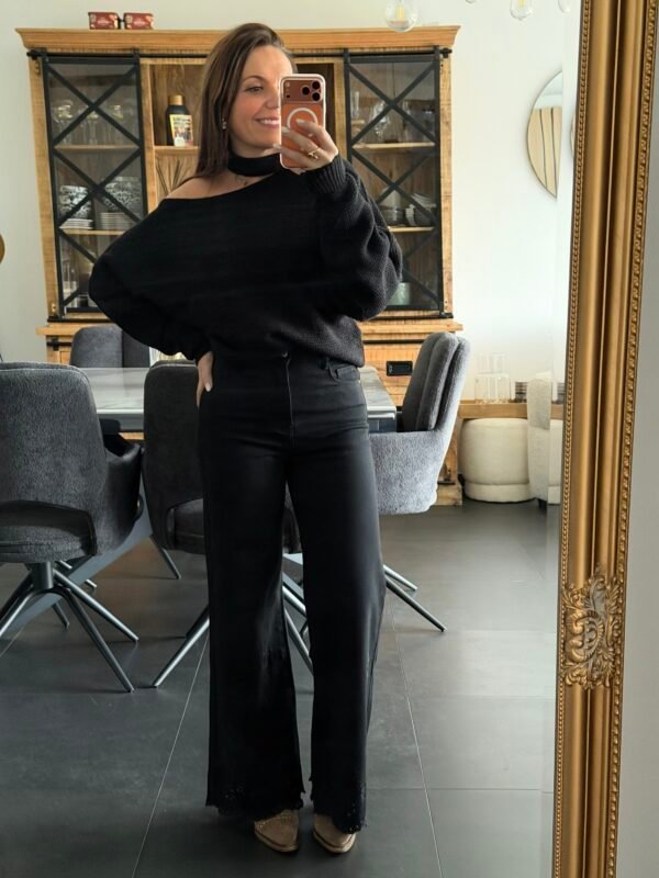 Pull noir épaule dénudée – Modèle Lalie