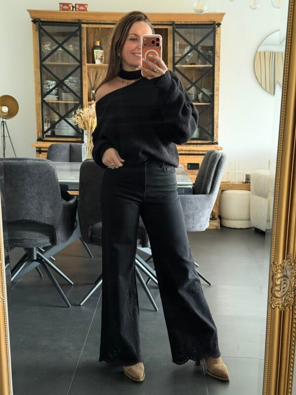Pull noir épaule dénudée – Modèle Lalie