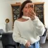 Pull blanc épaule dénudée – Modèle Lalie