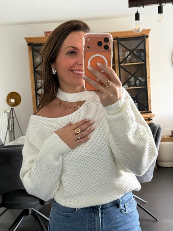 Pull blanc épaule dénudée – Modèle Lalie