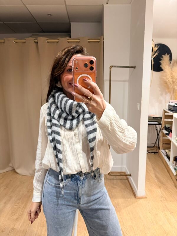 Écharpe rayée triangle gris - Modèle Claire