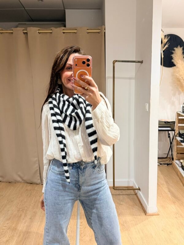 Écharpe rayée triangle noire  - Modèle Claire