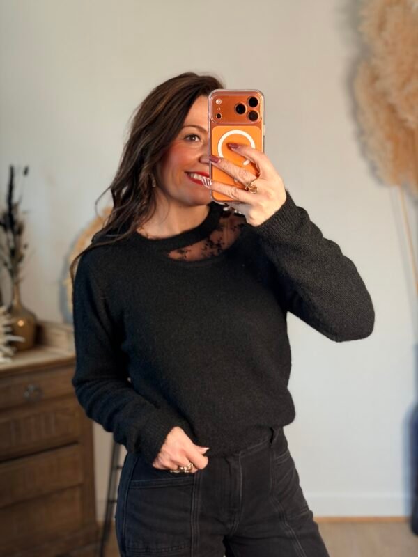 Pull avec dentelle noire – Modèle Ava