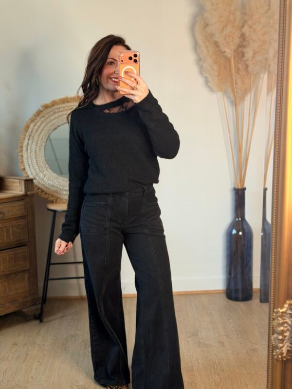 Pull avec dentelle noire – Modèle Ava