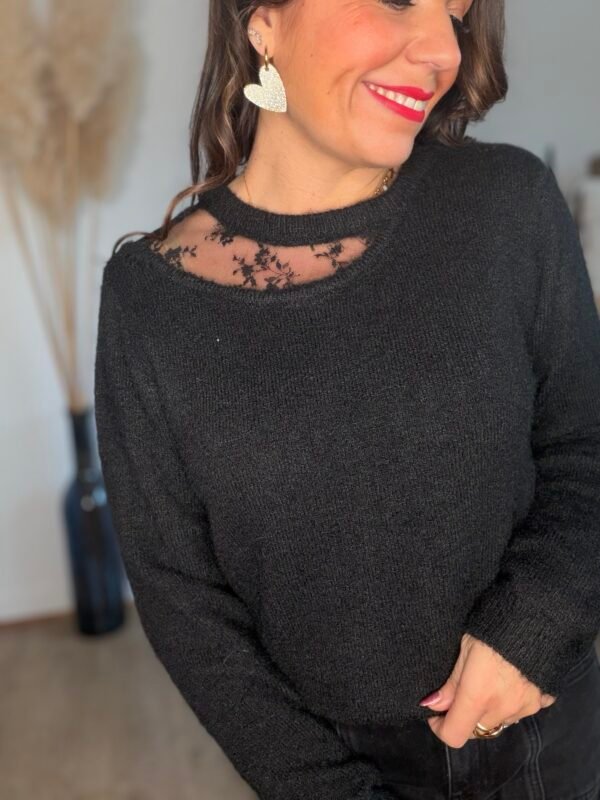 Pull avec dentelle noire – Modèle Ava