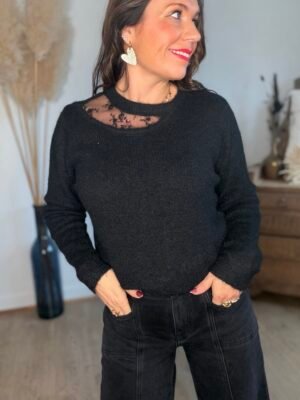 Pull avec dentelle noire – Modèle Ava