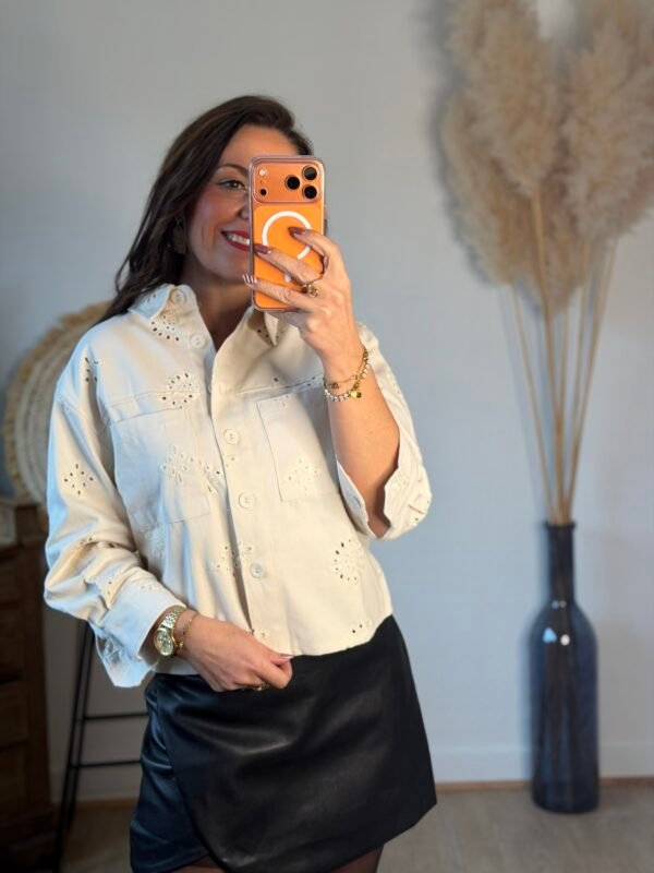 Sur chemise brodée beige - Modèle Cassy