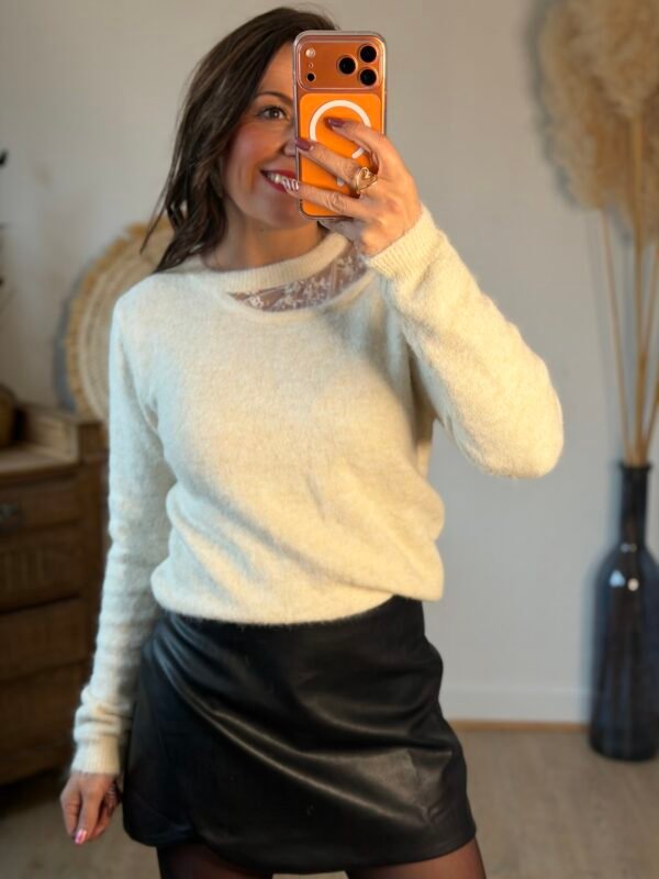 Pull avec dentelle beige – Modèle Ava
