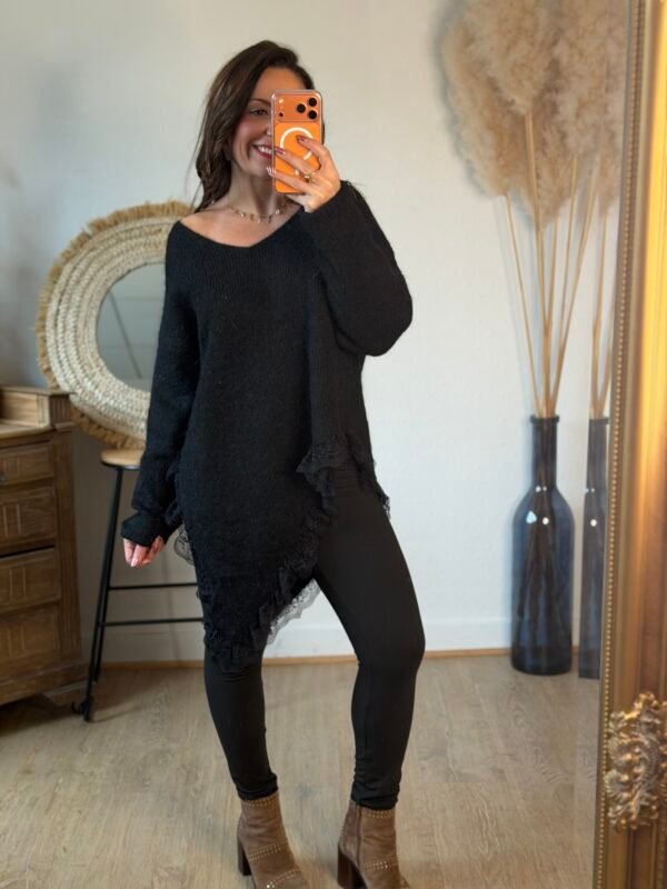 Pull asymétrique noir bas dentelle – Modèle Charline