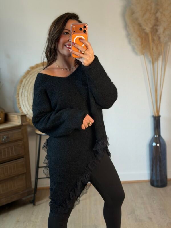 Pull asymétrique noir bas dentelle – Modèle Charline