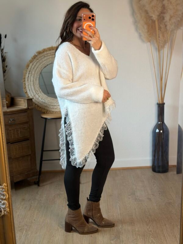 Pull asymétrique blanc bas dentelle – Modèle Charline