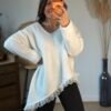 Pull asymétrique blanc bas dentelle – Modèle Charline
